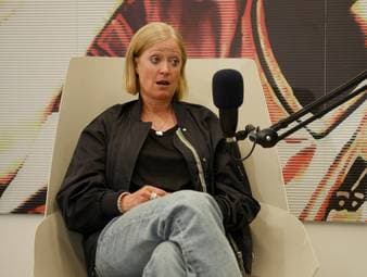 Die zweimalige Weltmeisterin Renate Lingor spricht im SPORT1-Podcast „Deep Dive“ über die frühere Bundestrainerin Tina Theune und ihren Einfluss auf den Erfolg der Frauen-Nationalmannschaft.