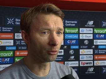 Nach dem Fan-Eklat im Rhein-Derby spricht Simon Rolfes über die überraschende Solidarität der Leverkusener Fans mit den Köln-Anhängern.