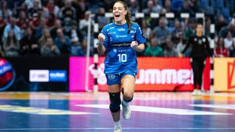 In Partylaune: Suna Hansen vom Team der Färöer