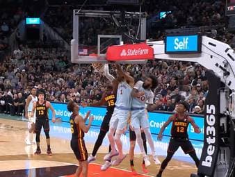 Victor Wembanyama lieferte in der vergangenen Nacht eine beeindruckende Leistung ab. Der 20-jährige Rookie der San Antonio Spurs erzielte beim 133:126-Overtime-Sieg gegen die Hawks sagenhafte 42 Punkte und beeindruckt mit einer spektakulären Einzelaktion.