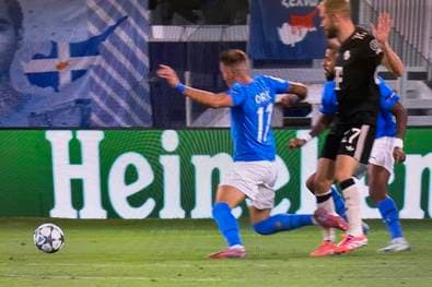 "Gehört sich nicht": Kritik nach Schwalbe gegen Bayern