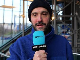 Edin Dzeko ist offiziell ein neuer Spieler des FC Schalke 04 und hatte am Donnerstag - seinem ersten Tag als Schalke-Profi - einiges zu tun.