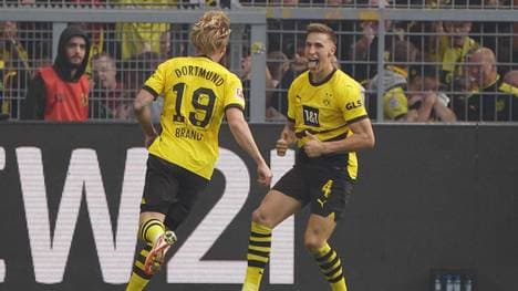 Nico Schlotterbeck (r.) ist Vater geworden