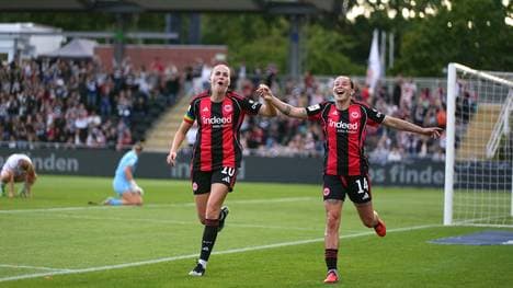 Reuteler (r.) jubelt mit Freigang