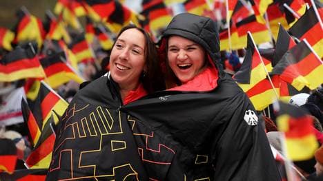 Kira Weidle-Winkelmann (l.) und Emma Aicher (r.)