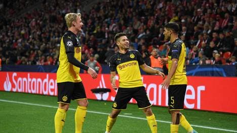 Achraf Hakimi (r.) ist noch bis Sommer von Real Madrid an den BVB ausgeliehen