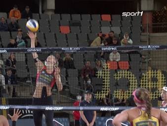 Vier Minuten vor dem Ende sahen die Polinnen wie die sicheren Siegerinnen aus - dann starten Laura Ludwig und Anouk Vergé-Dépré eine fulminante Aufholjagd und schreiben Geschichte. Die Highlights des Queen of the Court in Hamburg.