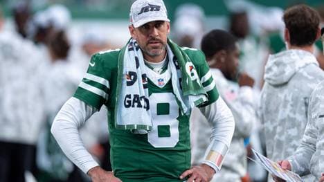 Quarterback Aaron Rodgers bleibt für die Jets auf dem Feld