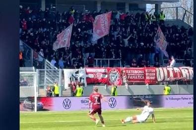 Wie diese Fans auf ein Debakel reagieren, müssen Sie sehen