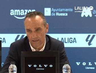 Esteban Andrada hat einen Gegenspieler im Spiel zwischen SD Huesca und Real Saragossa mit einem Schlag niedergestreckt. Auf der Pressekonferenz reagieren die Trainer auf den Skandal.