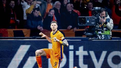Wout Weghorst jubelt über sein Elfmeter-Tor