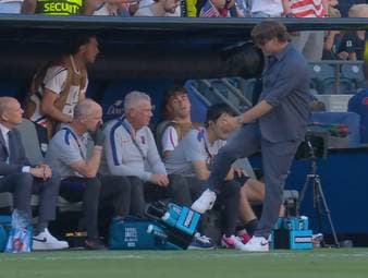 Charles de Ketelaere avanciert zum Mann des Tages beim WM-Achtelfinale zwischen den USA und Belgien. Der Angreifer kontert die US-Antwort mit seinem zweiten Treffer des Tages. Mauricio Pochettino war darüber weniger amüsiert. 