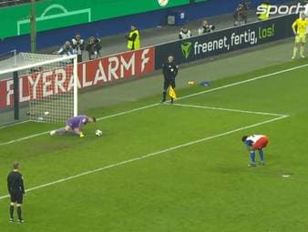 Holstein Kiel setzt sich in einem Pokal-Krimi im Elfmeterschießen gegen den Hamburger SV durch.