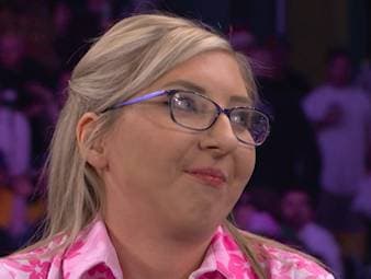 Fallon Sherrock, die "Queen of the Palace", scheitert bereits in der ersten Runde der Darts-WM 2026 an Dave Chisnall. Bei einem Wurf hat sie großes Pech und überwirft eine 125.