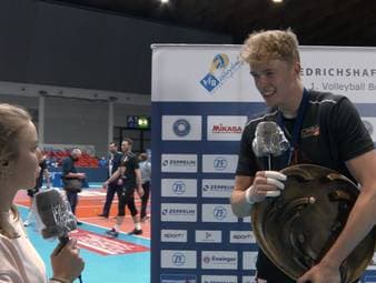 Anton Brehme feiert mit Berlin seinen ersten Meistertitel. Im Interview zeigt er nicht nur die Schale, sondern auch große Emotionen.