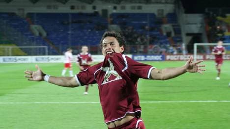Carlos Eduardo jubelt im Trikot von Rubin Kasan