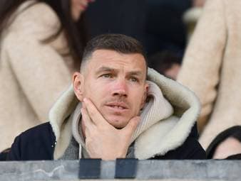 Altmeister Edin Dzeko steht vor einem Wechsel zum FC Schalke 04. Die Fans der "Königsblauen" sind begeistert.