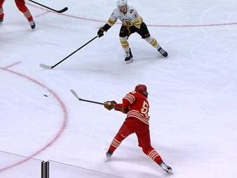 Wichtiger Sieg für Moritz Seider und seine Detroit Red Wings im Rennen um die Playoffs. Beim Triumph über Boston überragt das deutsche Defensiv-Ass mit einem Tor und zwei Assists.