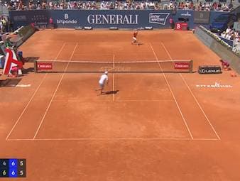 Quentin Halys schlägt Alexander Bublik im Finale des ATP-Turniers in Kitzbühel. Nach einem Schlag flippen die Zuschauer des österreichischen Szene-Dorfes aus. 