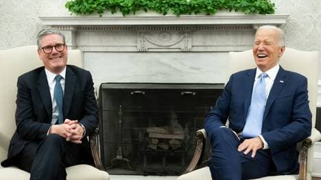 Gute Laune im Oval Office: Starmer (links) und Biden