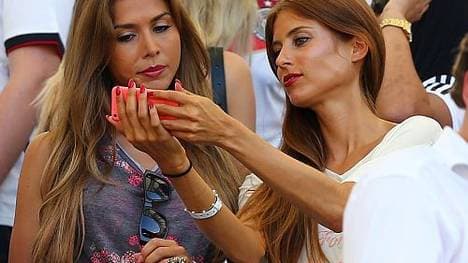 Während der Fußball-WM in Brasilien waren Cathy Fischer und Ann-Kathrin Brömmel oft zusammen unterwegs.