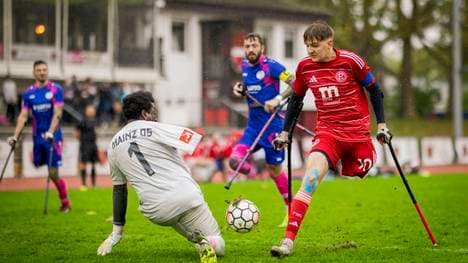 Jonas Lappe (rot) in Aktion gegen Mainz 05