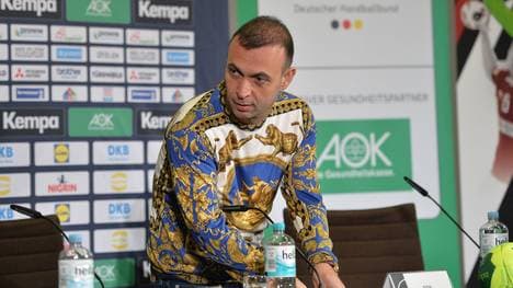 Bob Hanning sorgte mit einem opulenten Pullover für Aufsehen