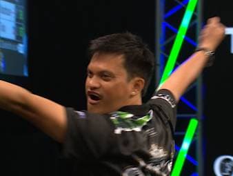 Alexis Toylo checkt gegen Luke Woodhouse eine 167 - davor lässt er seinen Gegner mit einer langen Pause zittern. Das Match entscheidet dennoch Luke Woodhouse mit 5:2 für sich.