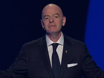 FIFA-Präsident Gianni Infantino richtet zur Eröffnung der WM-Auslosung emotionale Worte an die Fußballwelt.