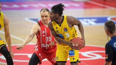 Jaleen Smith (r.) wechselt zu ALBA Berlin