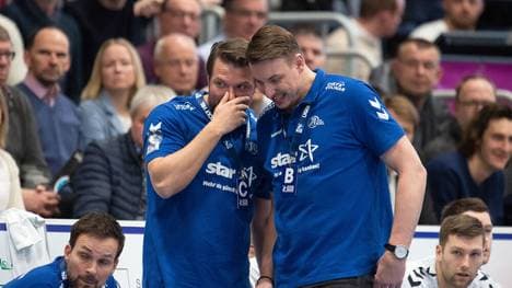 Viktor Szilagyi (l.) ist für eine Verschiebung der Handball-WM