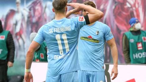 Ermedin Demirovic und Lucas Höler beim Torjubel