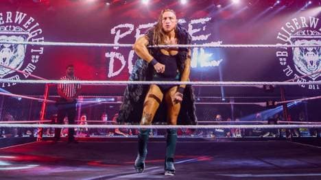 WWE-Wrestler Pete Dunne bei der Show NXT