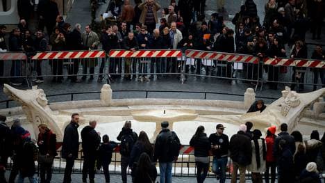 Der Barcaccia-Brunnen in Rom wurde schwer beschädigt