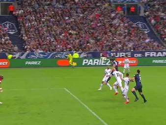 Cavani köpft PSG zum Pokal-Triumph