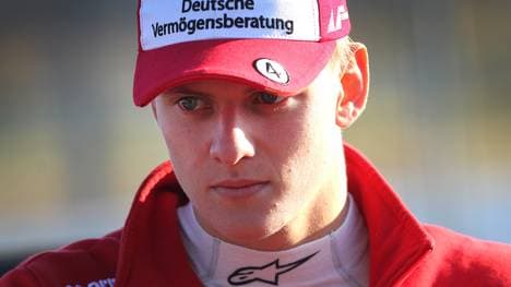 Mick Schumacher wird bereits jetzt mit Papa Michael verglichen