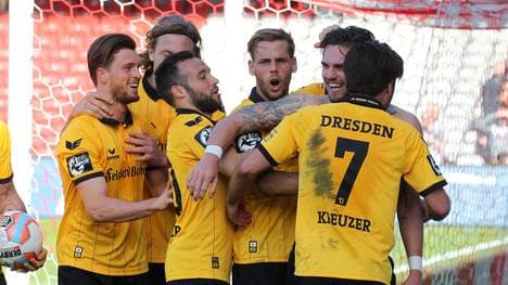 Energie Cottbus v Dynamo Dresden - 3. Liga