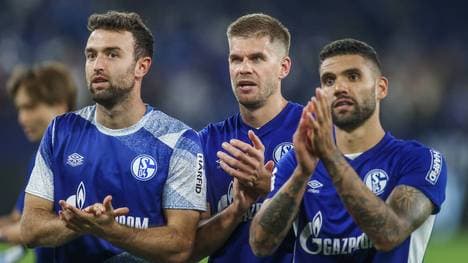 Die Zukunft von Dries Wouters (l.) beim FC Schalke ist ungewiss
