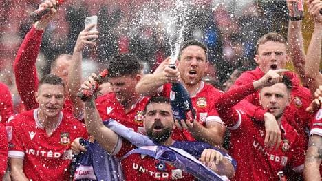 Wrexham steigt schon wieder auf