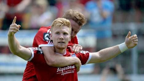  Andreas Voglsammer von der SpVgg Unterhaching feiert seinen Treffer