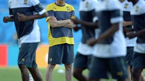 Volker Finke will sich mit Kamerun rehabilitieren