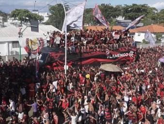 Fans kapern Teambus - dann eskaliert die Lage!