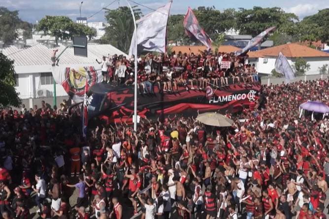 Fans kapern Teambus - dann eskaliert die Lage!