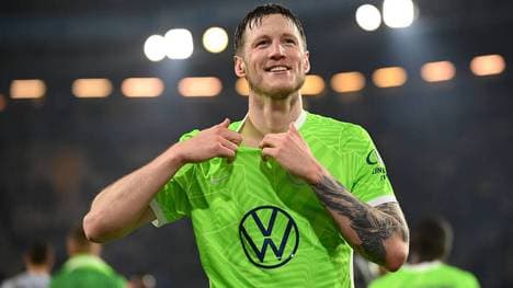 Bielefeld, Schueco Arena, 20.11.21, GER, Herren, 1.Bundesliga, Saison 2021-2022, DSC Arminia Bielefeld - VfL Wolfsburg Bild: Wout Weghorst (Wolfsburg) Nur fuer journalistische Zwecke! Only for editorial use! Gemaess den Vorgaben der DFL Deutsche Fußball Liga ist es untersagt, in dem Stadion und oder vom Spiel angefertigte Fotoaufnahmen in Form von Sequenzbildern und oder videoaehnlichen Fotostrecken zu verwerten bzw. verwerten zu lassen. DFL regulations prohibit any use of photographs as image sequences and or quasi-video. Nordrhein-Westfalen Deutschland *** Bielefeld, Schueco Arena, 20 11 21, GER, Herren, 1 Bundesliga, Saison 2021 2022, DSC Arminia Bielefeld VfL Wolfsburg Bild Wout Weghorst Wolfsburg Nur fuer journalistische Zwecke Only for editorial use According to the regulations of the DFL Deutsche Fußball Liga it is prohibited, DFL regulations prohibit any use of photographs as image sequences and or quasi video North Rhine Westphalia Germany