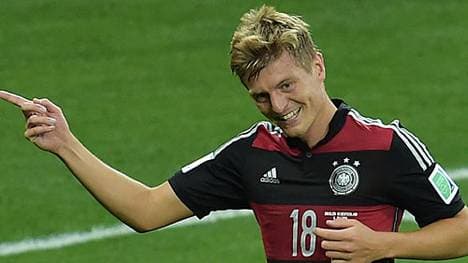 TONI KROOS: Mann des Spiels. Bereitete mit einem genau getimten Eckball das 1:0  von Müller vor. Beim 2:0 zudem genialer Passgeber. Seine zwei  Treffer zum 3:0 und 4:0 rundeten eine bärenstarke Vorstellung des Münchner Ideengebers in seinem 50. Länderspiel ab, SPORT1-Note 1