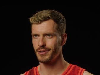 Welt- und Europameister Andi Obst spricht im Interview mit Magenta Sport über seine Erfolgsgeheimnisse, seine Rolle beim FC Bayern und seine private "Star Wars"-Leidenschaft. Das EuroLeague-Spiel des FC Bayern gegen Olympiakos Piräus überträgt Magenta Sport ab 20:15.