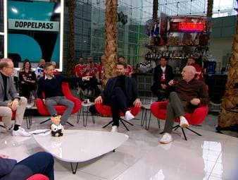 Mario Basler äußert im SPORT1-Doppelpass diverse Vorschläge, wie man den VAR aus seiner Sicht verbessern könnte. VAR-Projektleiter Jochen Drees kann sich dabei einen Spruch gegen den Ex-Profi nicht verkneifen.