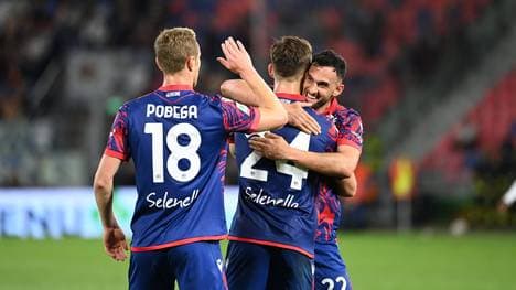 Bolognas Spieler feiern den Finaleinzug