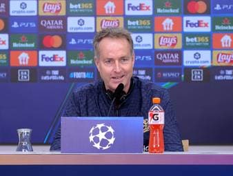 Arsenal dominiert vor allem durch seine Standardsituationen. Leverkusen-Trainer Kasper Hjulmand scherzt, ob das regelkonform sei. 