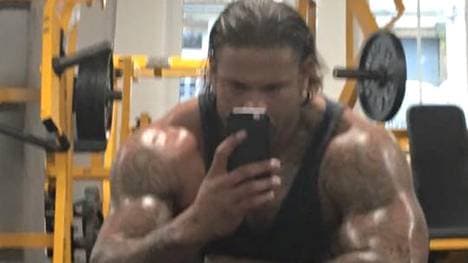 Tim Wiese beim Training im Fitnessstudio